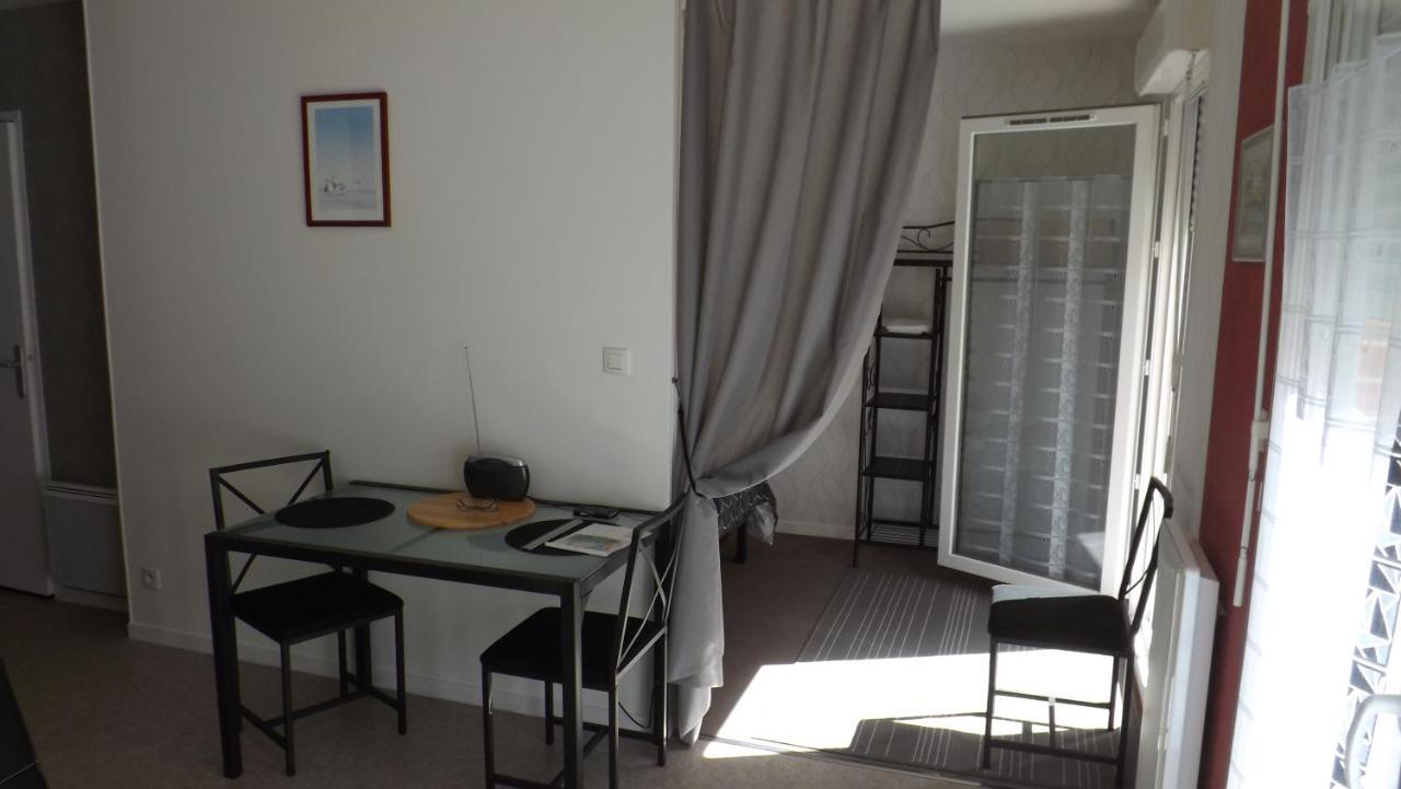 Appartement T2 ,parking Privé,terrasse, 10 Mns à Pieds De La Cité Corsaire Et Ses Plages *