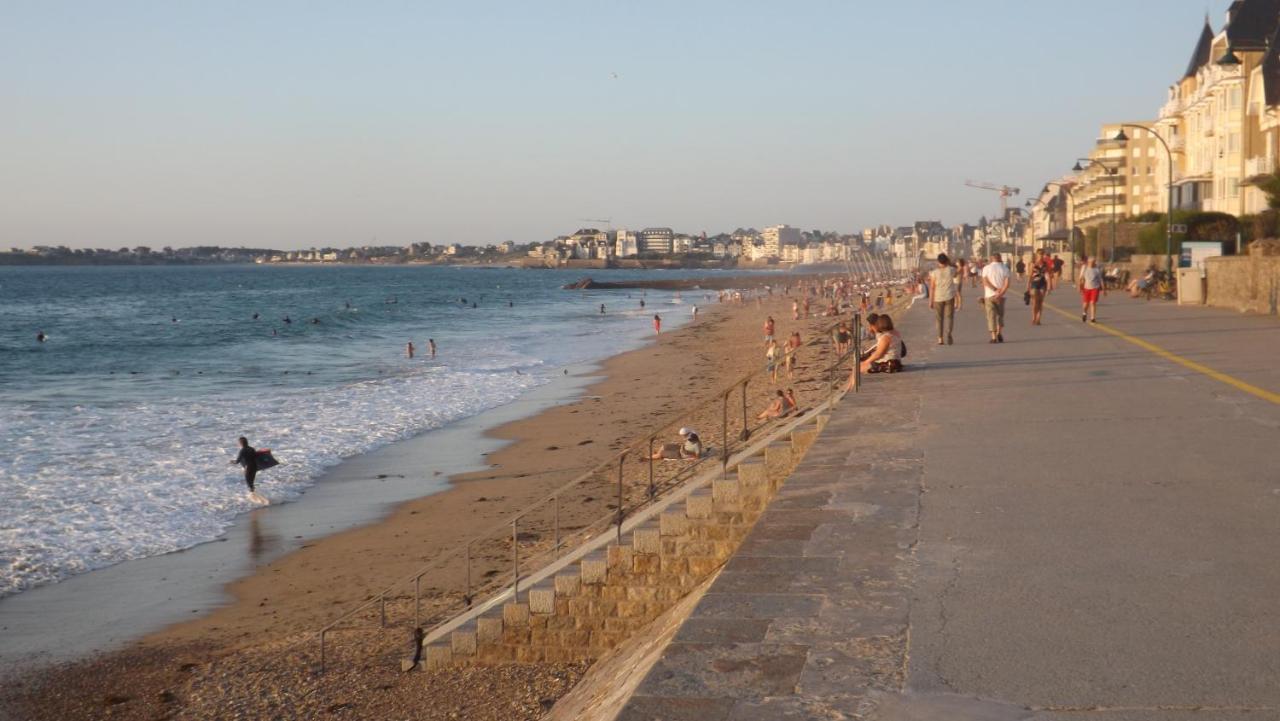 T2 ,parking Privé,terrasse, 10 Mns à Pieds De La Cité Corsaire Et Ses Plages